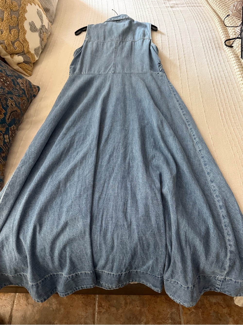 Veronica Beard
Fuller denim midi shirt dress
NWT
Size 14 regular - Picture 8 of 10